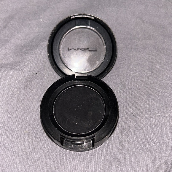MAC COSMETICS CARBON EYESHADOW - Picture 2 of 3